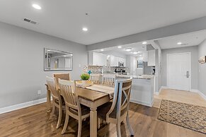 Swanky Sanctuary 2 Bedroom Condo by RedAwning