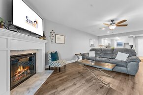 Swanky Sanctuary 2 Bedroom Condo by RedAwning