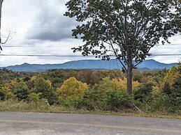 Smoky Lake Retreat 3 Bedroom Cabin by RedAwning
