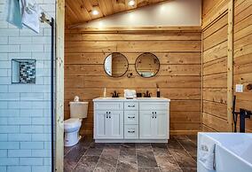 Smoky Lake Retreat 3 Bedroom Cabin by RedAwning