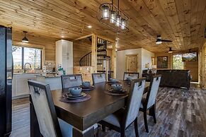Smoky Lake Retreat 3 Bedroom Cabin by RedAwning