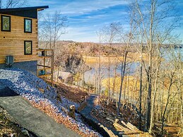 Smoky Lake Retreat 3 Bedroom Cabin by RedAwning