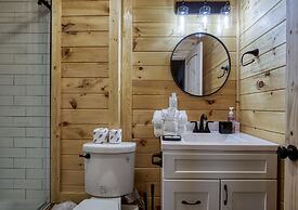 Smoky Lake Retreat 3 Bedroom Cabin by RedAwning