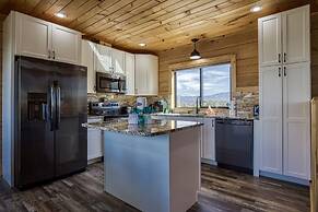 Smoky Lake Retreat 3 Bedroom Cabin by RedAwning