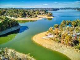 Smoky Lake Retreat 3 Bedroom Cabin by RedAwning