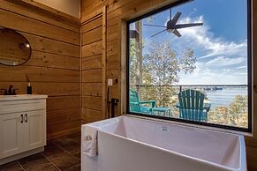 Smoky Lake Retreat 3 Bedroom Cabin by RedAwning