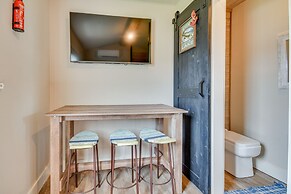 Lake Martin Retreat w/ Private Dock & Boat Launch