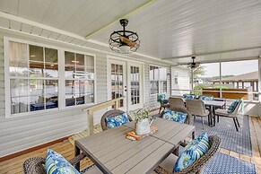 Lake Martin Retreat w/ Private Dock & Boat Launch
