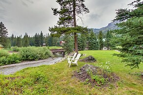 Creekside Silver Gate Getaway w/ Fireplace!