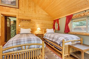 Creekside Silver Gate Getaway w/ Fireplace!