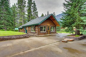 Creekside Silver Gate Getaway w/ Fireplace!