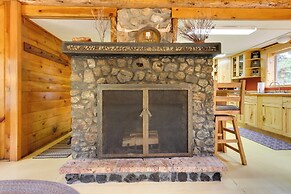 Creekside Silver Gate Getaway w/ Fireplace!