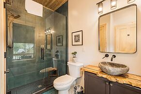 Black Diamond Lodge by Taylor Made Deep Creek