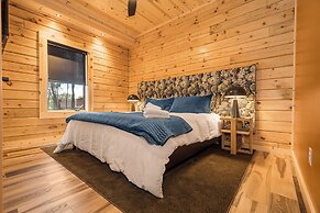 Black Diamond Lodge by Taylor Made Deep Creek