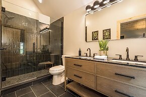 Black Diamond Lodge by Taylor Made Deep Creek