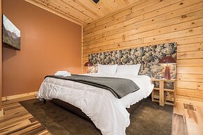 Black Diamond Lodge by Taylor Made Deep Creek