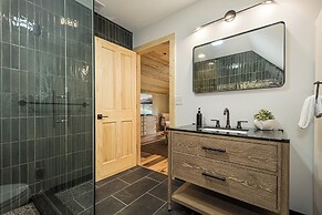 Black Diamond Lodge by Taylor Made Deep Creek