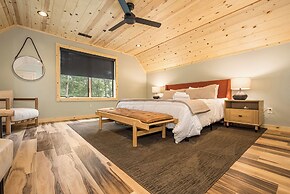 Black Diamond Lodge by Taylor Made Deep Creek