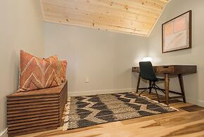 Black Diamond Lodge by Taylor Made Deep Creek