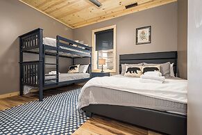 Black Diamond Lodge by Taylor Made Deep Creek