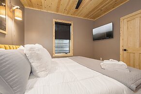 Black Diamond Lodge by Taylor Made Deep Creek