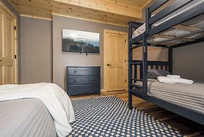 Black Diamond Lodge by Taylor Made Deep Creek