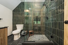 Black Diamond Lodge by Taylor Made Deep Creek