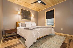 Black Diamond Lodge by Taylor Made Deep Creek
