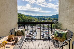 Charming Gatlinburg Condo - Walk to Downtown!