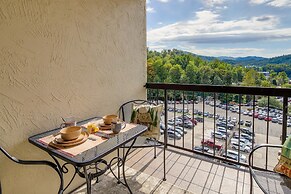 Charming Gatlinburg Condo - Walk to Downtown!