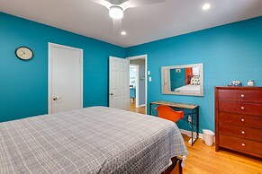 Near Beach & Attractions: Home in Galveston!