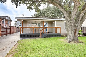 Near Beach & Attractions: Home in Galveston!