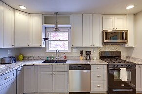 Near Beach & Attractions: Home in Galveston!