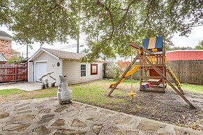 Near Beach & Attractions: Home in Galveston!