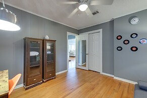 Near Beach & Attractions: Home in Galveston!