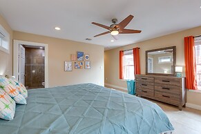 Near Beach & Attractions: Home in Galveston!