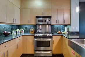 Mammoth Lakes Condo w/ Fireplace: Near Skiing!