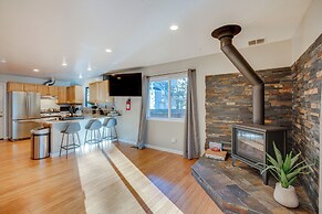 Cozy Lake Tahoe Home w/ Yard, Near Ski Resorts!