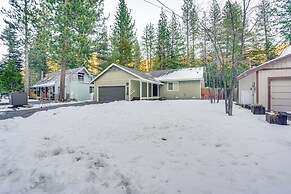 Cozy Lake Tahoe Home w/ Yard, Near Ski Resorts!