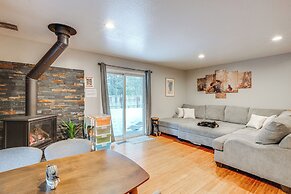 Cozy Lake Tahoe Home w/ Yard, Near Ski Resorts!