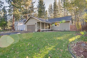 Cozy Lake Tahoe Home w/ Yard, Near Ski Resorts!