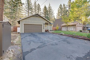 Cozy Lake Tahoe Home w/ Yard, Near Ski Resorts!