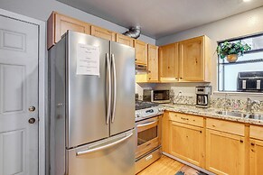 Cozy Lake Tahoe Home w/ Yard, Near Ski Resorts!