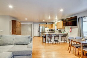 Cozy Lake Tahoe Home w/ Yard, Near Ski Resorts!