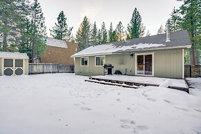 Cozy Lake Tahoe Home w/ Yard, Near Ski Resorts!