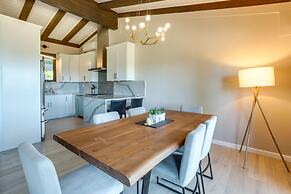 Condo w/ Lake Views - 1 Mi to Diamond Peak Ski!