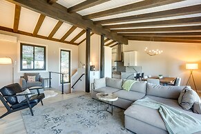 Condo w/ Lake Views - 1 Mi to Diamond Peak Ski!