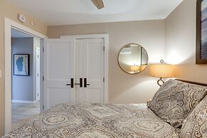 Condo w/ Lake Views - 1 Mi to Diamond Peak Ski!