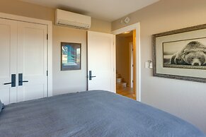 Condo w/ Lake Views - 1 Mi to Diamond Peak Ski!