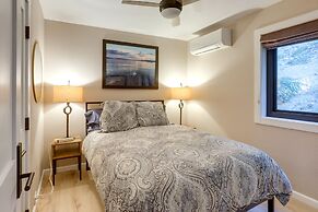 Condo w/ Lake Views - 1 Mi to Diamond Peak Ski!